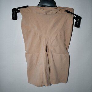 SPANX Seamless Power Sculpting Mid-Thigh Short in Nude Size: MED #2744 NW OUT Ta